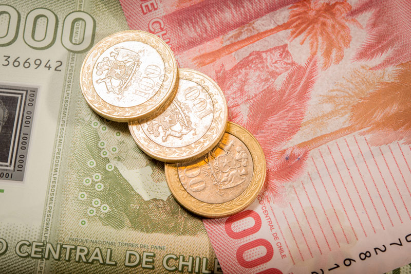 Peso chileno abre al alza por escalada en precio del cobre y debilidad global del dólar